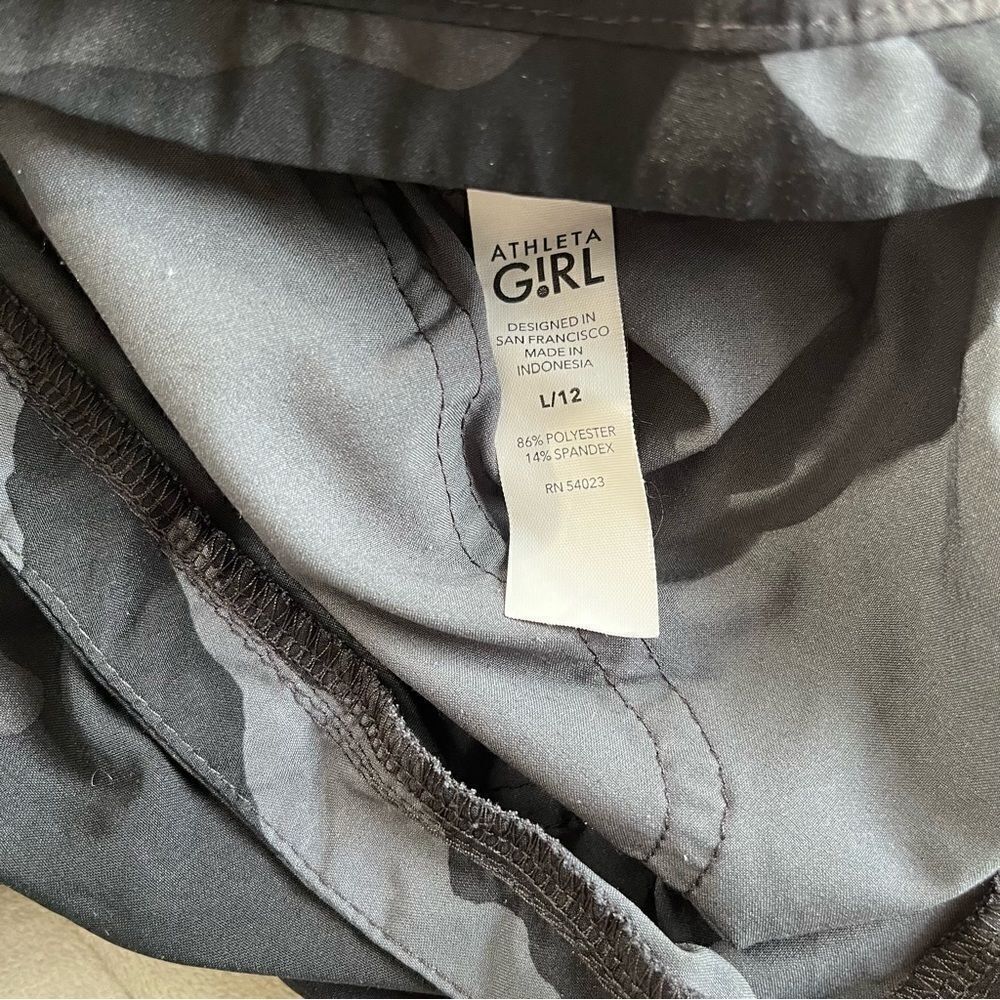 Athleta Girl On The Go Romper 1 Piece Shorts Athletic Camo Size Large 531744-05 - Picture 14 of 16
